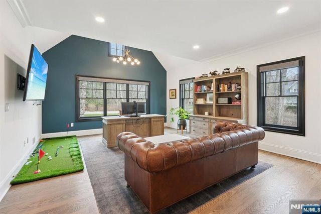 868 Pueblo Drive, Franklin Lakes, NJ 07417