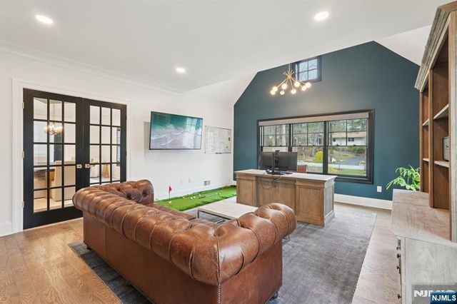 868 Pueblo Drive, Franklin Lakes, NJ 07417