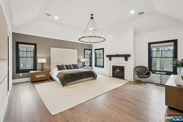 868 Pueblo Drive, Franklin Lakes, NJ 07417