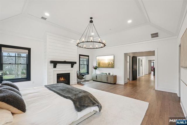 868 Pueblo Drive, Franklin Lakes, NJ 07417