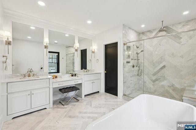 868 Pueblo Drive, Franklin Lakes, NJ 07417