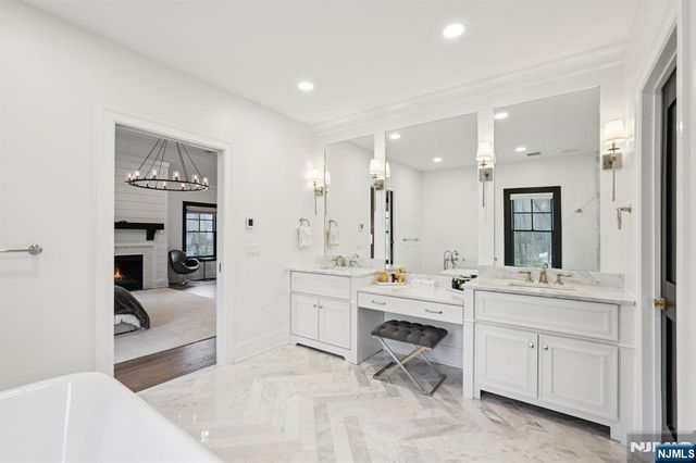 868 Pueblo Drive, Franklin Lakes, NJ 07417