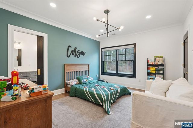 868 Pueblo Drive, Franklin Lakes, NJ 07417