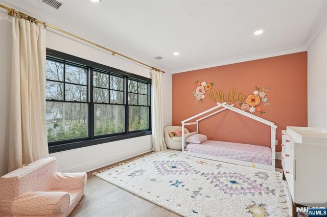 868 Pueblo Drive, Franklin Lakes, NJ 07417