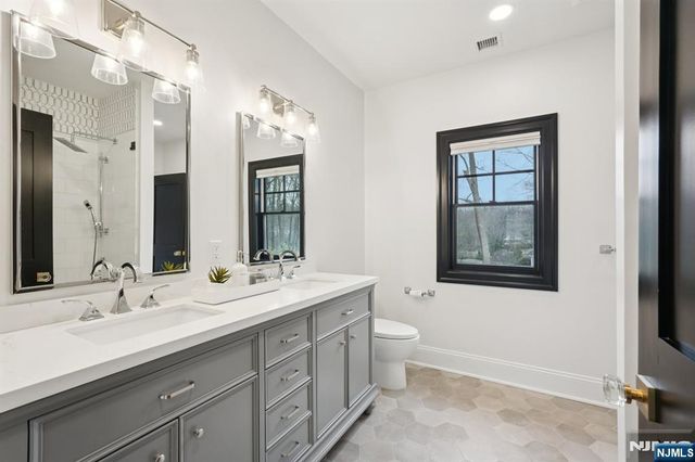 868 Pueblo Drive, Franklin Lakes, NJ 07417