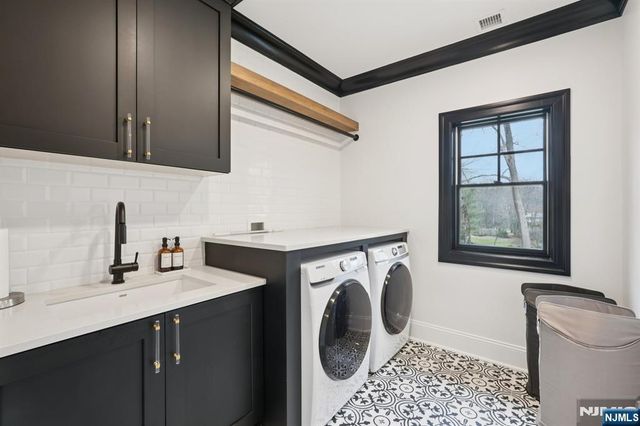 868 Pueblo Drive, Franklin Lakes, NJ 07417