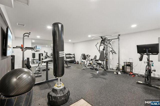 868 Pueblo Drive, Franklin Lakes, NJ 07417