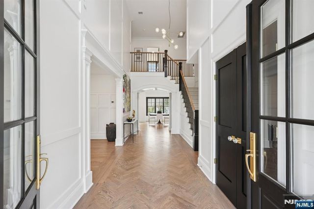 868 Pueblo Drive, Franklin Lakes, NJ 07417