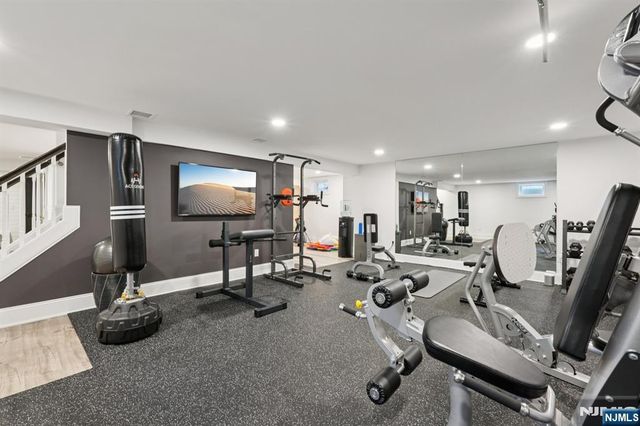 868 Pueblo Drive, Franklin Lakes, NJ 07417