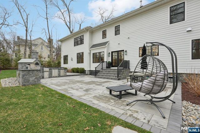 868 Pueblo Drive, Franklin Lakes, NJ 07417