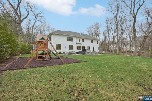 868 Pueblo Drive, Franklin Lakes, NJ 07417