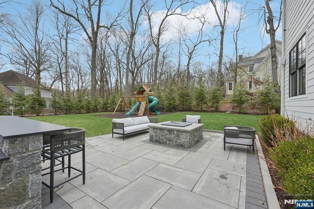 868 Pueblo Drive, Franklin Lakes, NJ 07417