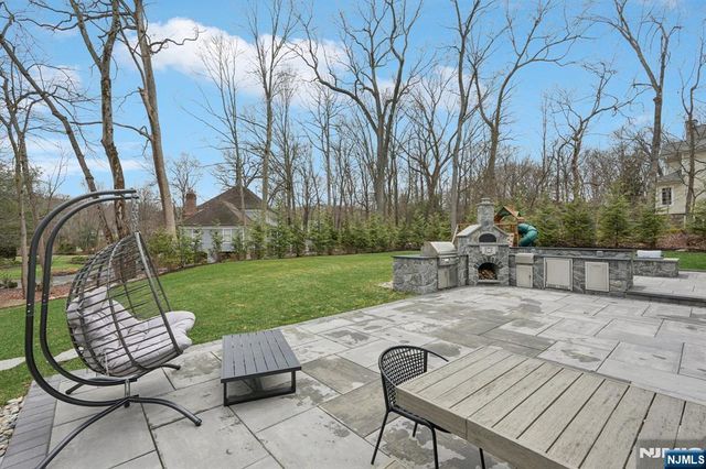 868 Pueblo Drive, Franklin Lakes, NJ 07417