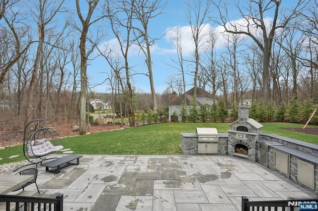 868 Pueblo Drive, Franklin Lakes, NJ 07417