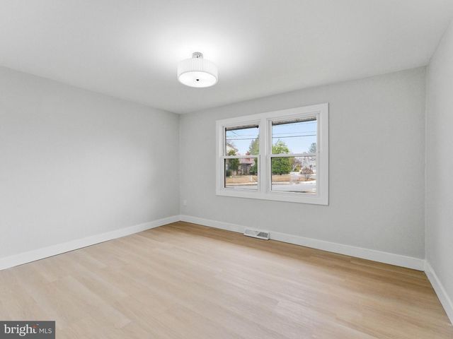 421 LEE AVE, Beverly, NJ 08010