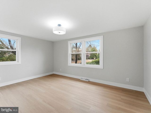 421 LEE AVE, Beverly, NJ 08010