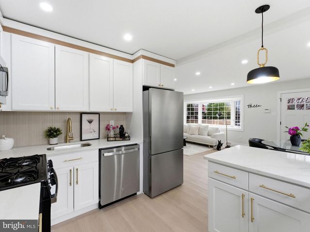 421 LEE AVE, Beverly, NJ 08010