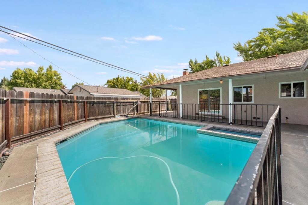 Image 36 of property listing at 2704 Westchester Lane, Modesto, CA 95350