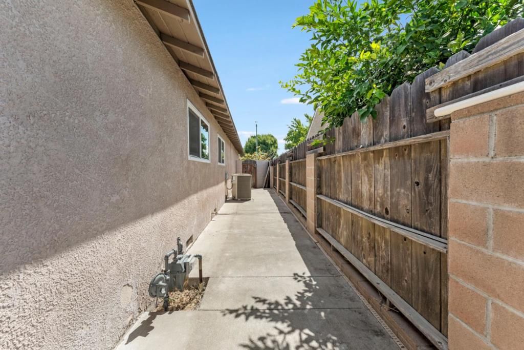Image 40 of property listing at 2704 Westchester Lane, Modesto, CA 95350