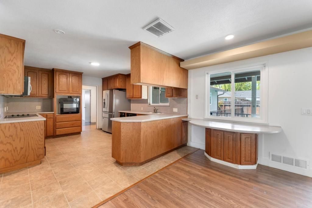 Image 8 of property listing at 2704 Westchester Lane, Modesto, CA 95350
