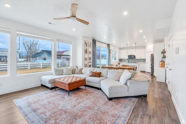 2774 W COASTLINE DR, Syracuse, UT 84075