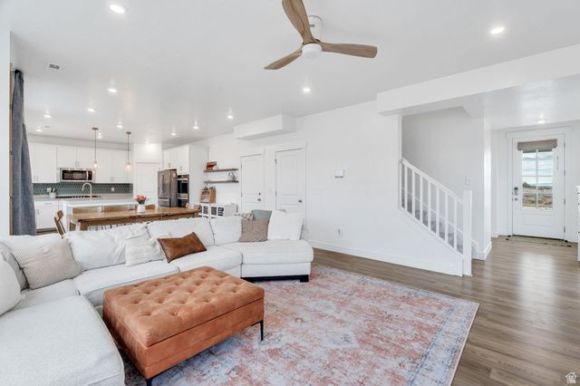 2774 W COASTLINE DR, Syracuse, UT 84075