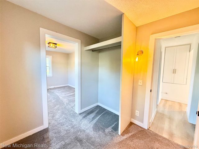 823 W Silver Lake Road, Fenton, MI 48430