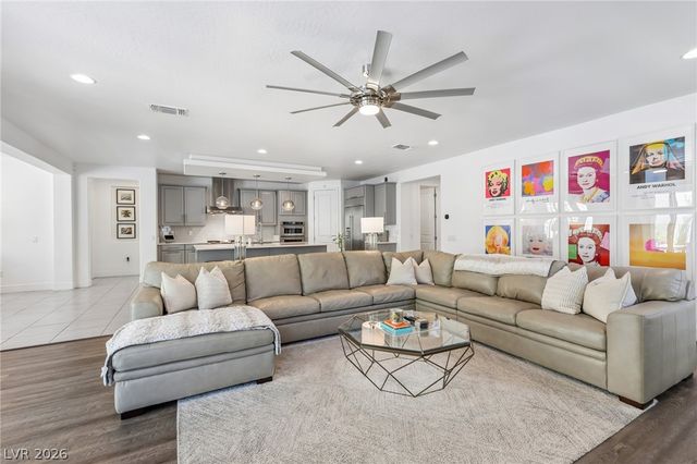 8269 Skye Gorge Street, Las Vegas, NV 89166