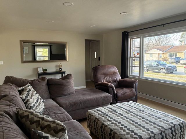 1646 LORETTA LANE, Green Bay, WI 54302