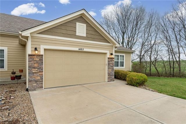 14813 Killarney Lane, Smithville, MO 64089