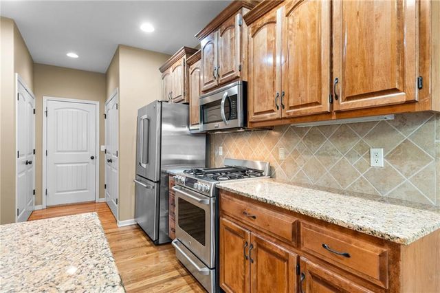 14813 Killarney Lane, Smithville, MO 64089