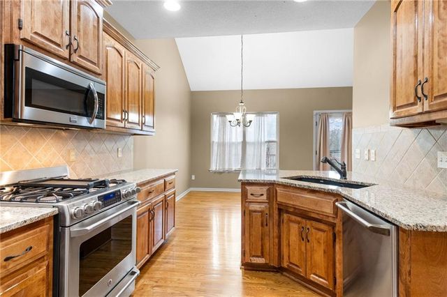 14813 Killarney Lane, Smithville, MO 64089