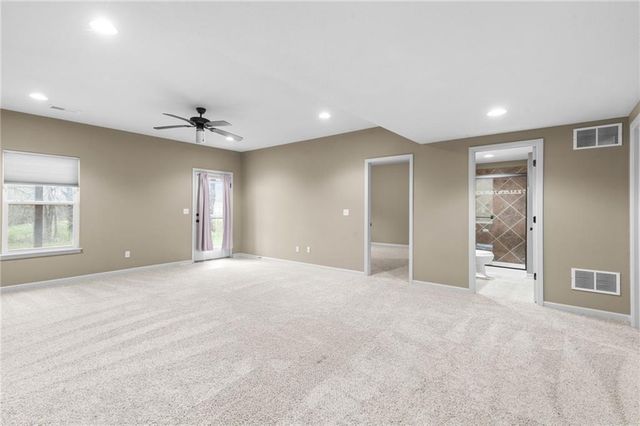 14813 Killarney Lane, Smithville, MO 64089