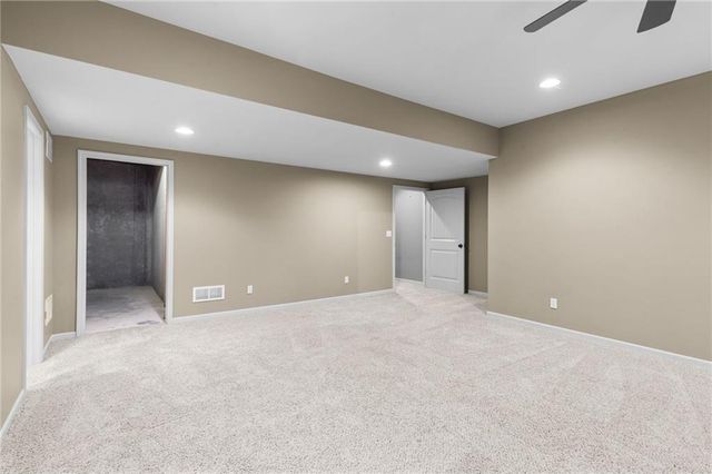 14813 Killarney Lane, Smithville, MO 64089