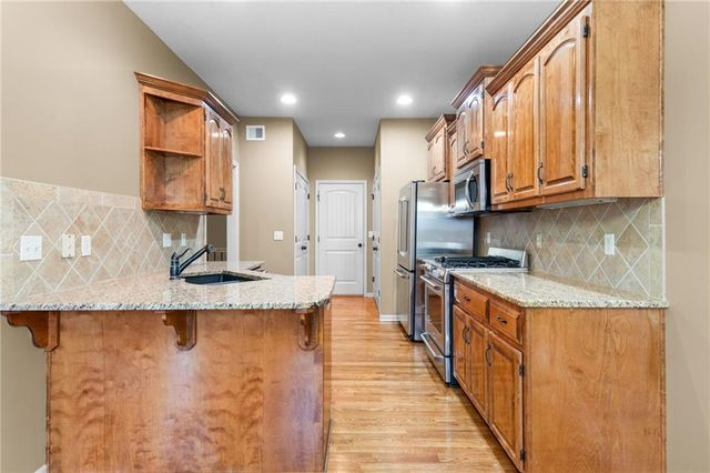 14813 Killarney Lane, Smithville, MO 64089