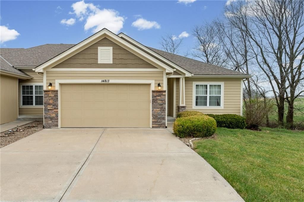 14813 Killarney Lane, Smithville, MO 64089