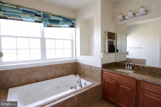 4495-B BEACON GROVE CIR, Fairfax, VA 22033