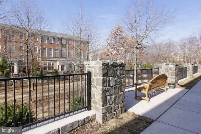 4495-B BEACON GROVE CIR, Fairfax, VA 22033