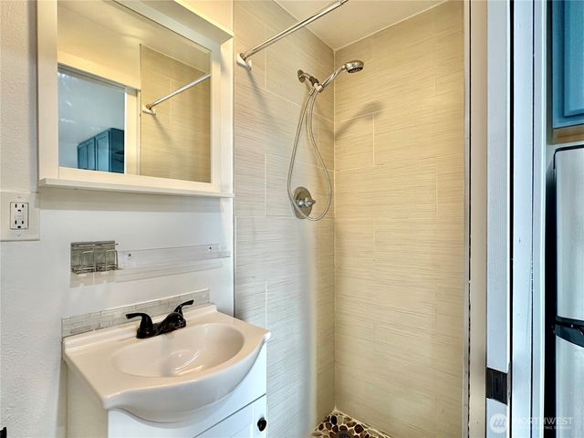 7544 Mesplay Avenue SE, Lacey, WA 98503