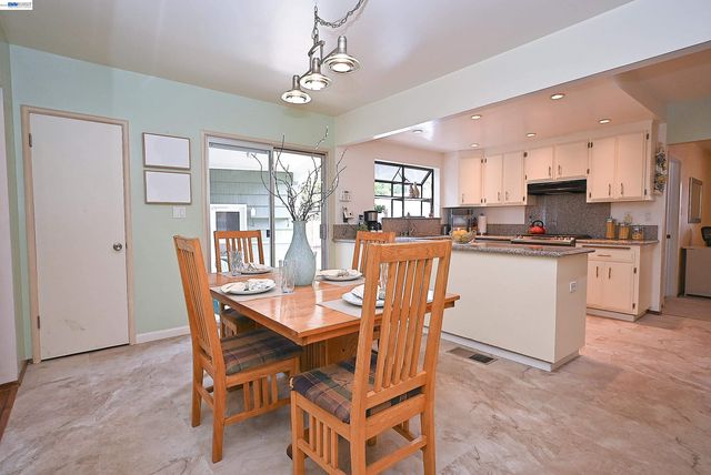 18616 Sandy Rd, Castro Valley, CA 94546