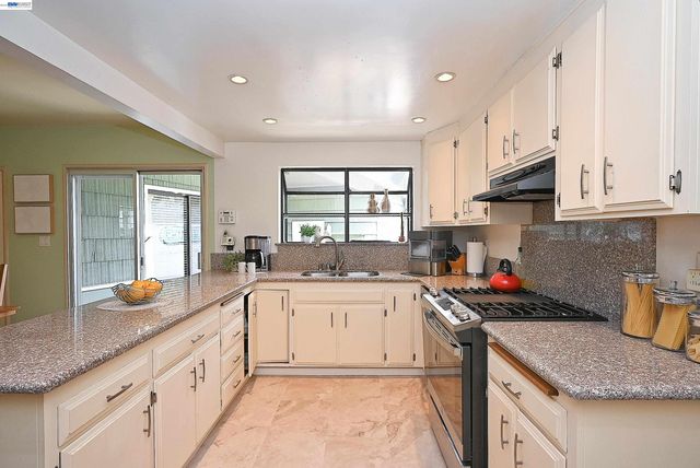 18616 Sandy Rd, Castro Valley, CA 94546