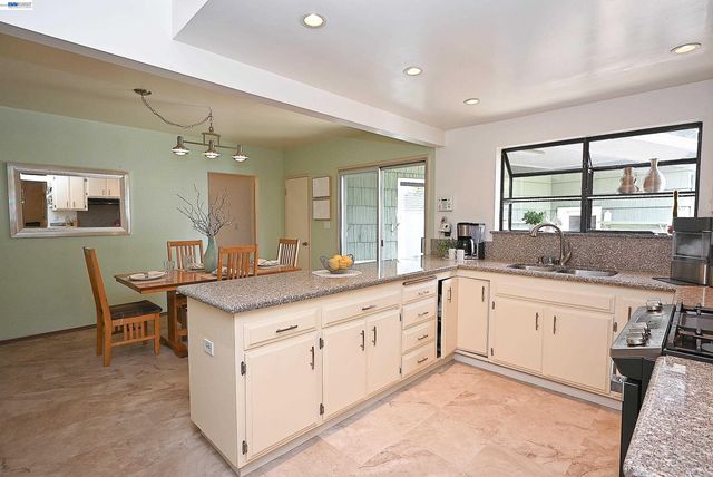 18616 Sandy Rd, Castro Valley, CA 94546