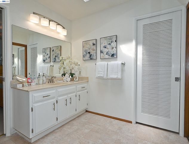 18616 Sandy Rd, Castro Valley, CA 94546