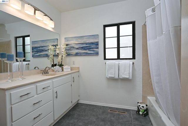 18616 Sandy Rd, Castro Valley, CA 94546