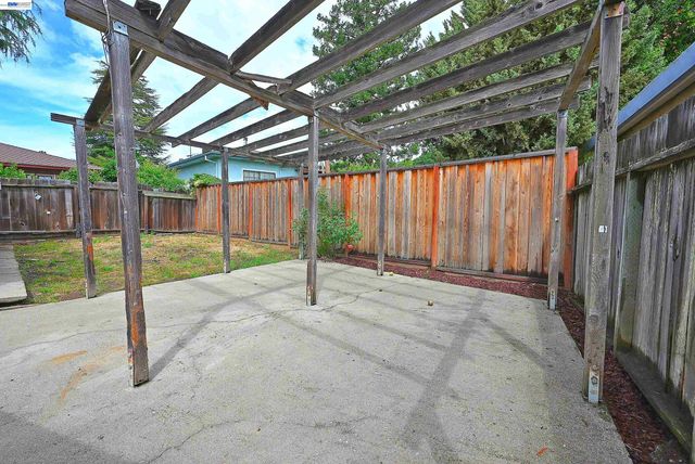 18616 Sandy Rd, Castro Valley, CA 94546