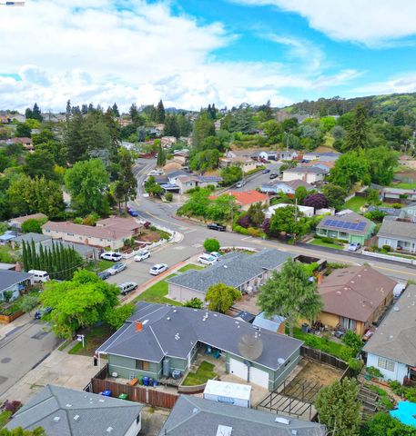 18616 Sandy Rd, Castro Valley, CA 94546