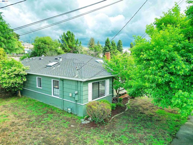 18616 Sandy Rd, Castro Valley, CA 94546