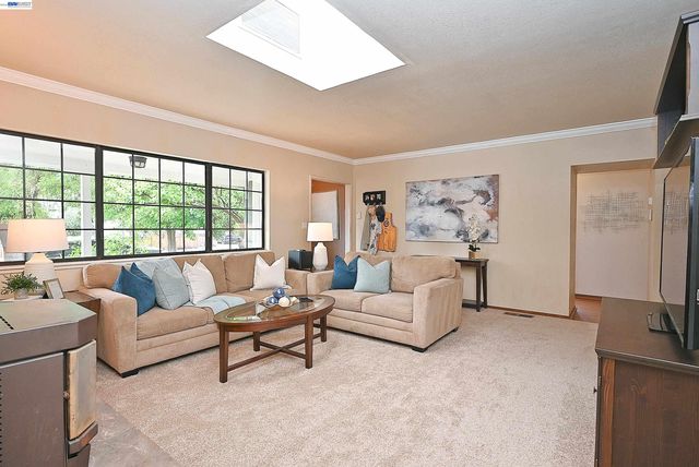 18616 Sandy Rd, Castro Valley, CA 94546