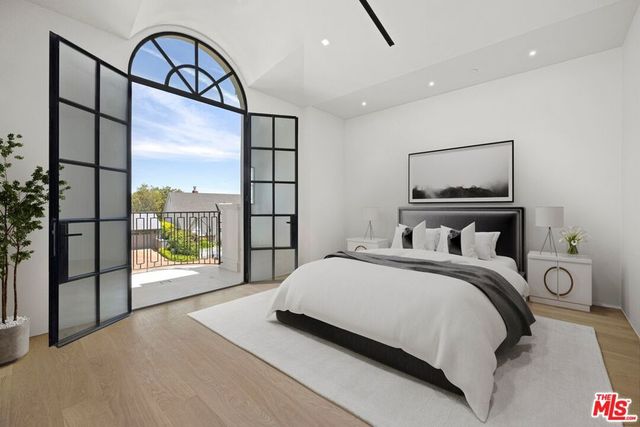 155 N Anita Avenue, Los Angeles, CA 90049