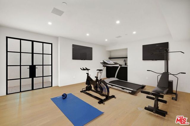 155 N Anita Avenue, Los Angeles, CA 90049